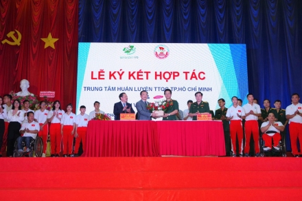 Xây dựng, nâng cao chất lượng các dịch vụ chăm sóc sức khỏe cho VĐV chuyên nghiệp, VĐV Thể thao thành tích cao.